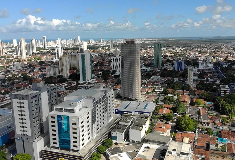 Vantagens e Desvantagens de Comprar Imóvel Longe da Praia