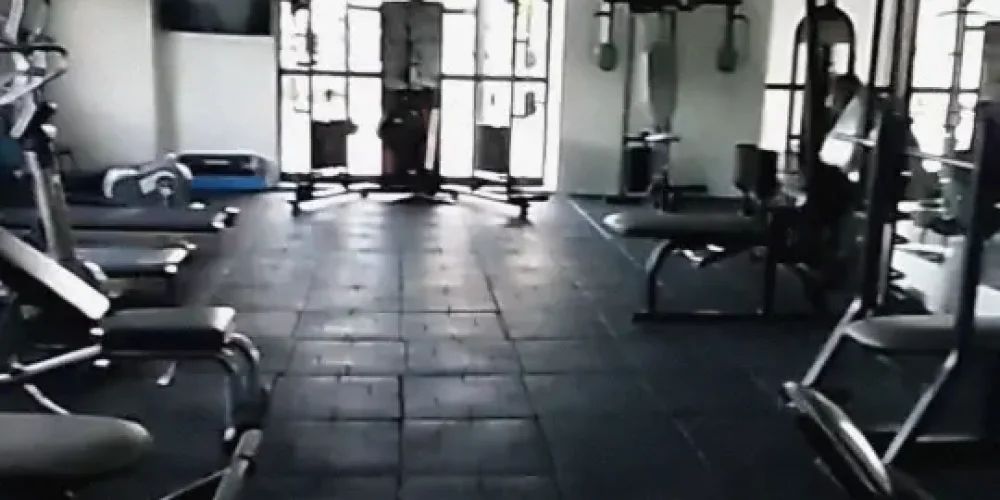 Screenshot_2025-03-30-01-22-19-510_com.miui.videoplayer