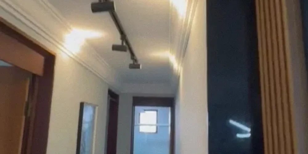 Screenshot_2025-08-09-03-04-13-948_com.miui.videoplayer