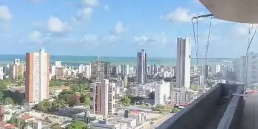 Screenshot_2025-08-13-23-53-22-701_com.miui.videoplayer