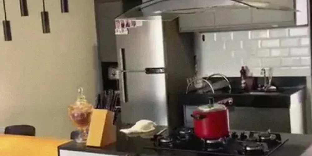 Screenshot_2025-09-02-18-19-23-070_com.miui.videoplayer