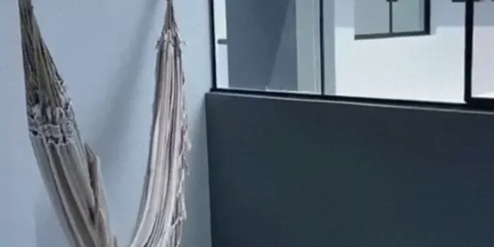 Screenshot_2025-09-02-18-20-17-885_com.miui.videoplayer