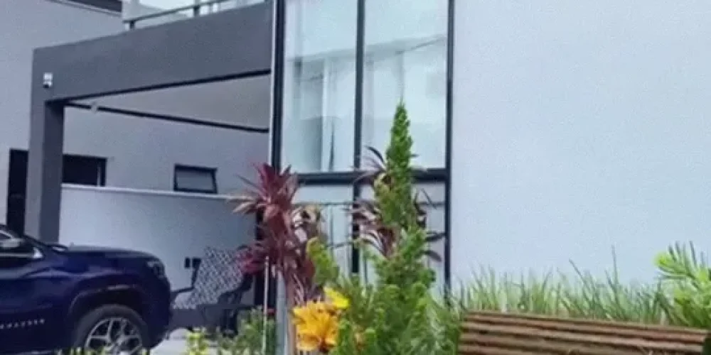 Screenshot_2025-09-02-18-21-38-378_com.miui.videoplayer