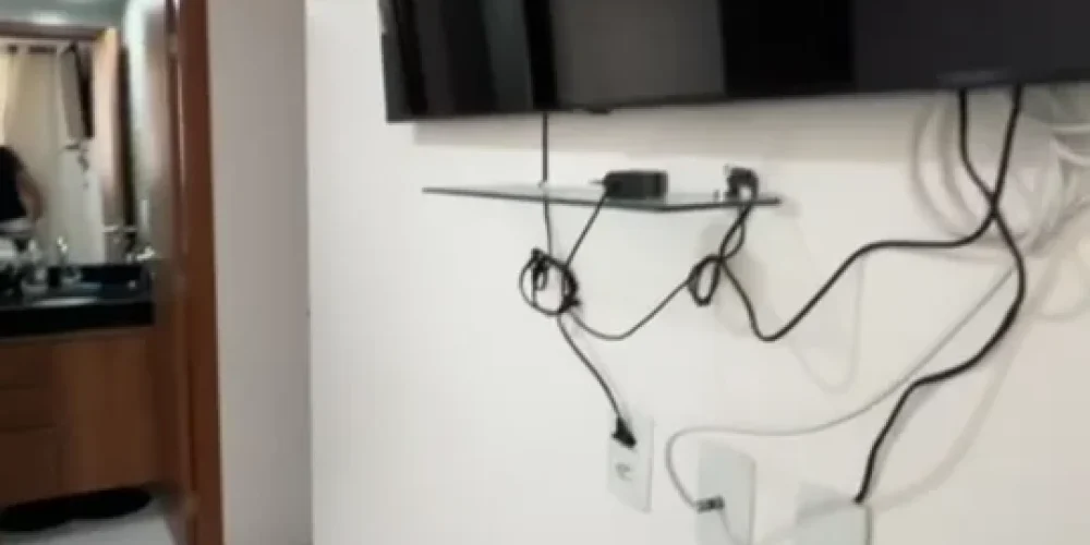 Screenshot_2025-09-18-14-23-26-150_com.miui.videoplayer